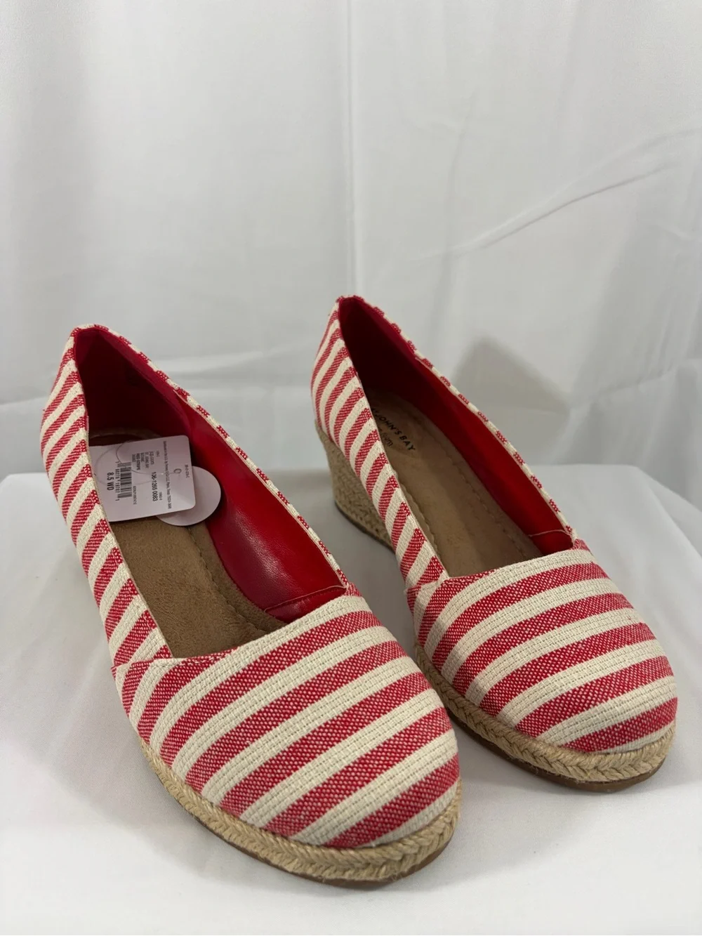 NWT St. John’s Bay Womens Size 8.5W Striped Red and Cream Espadrille Wedge Flats